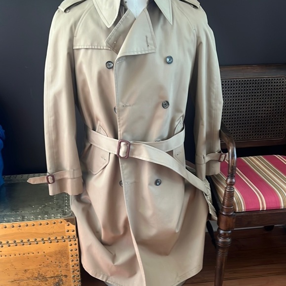 London Fog Other - VINTAGE LONDON FOG CLASSIC TRENCH RAINCOAT WITH PILE LINER KHAKI 40 Short